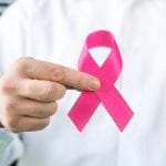 اعراض سرطان الثدي في سن العشرين