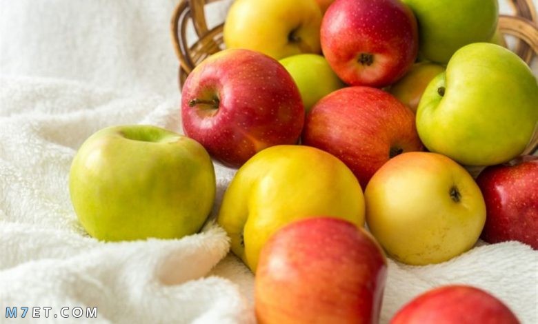 هل اكل التفاح في الليل يزيد الوزن