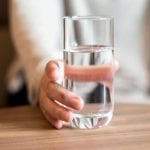 هل شرب الماء يؤثر على تحليل السكر
