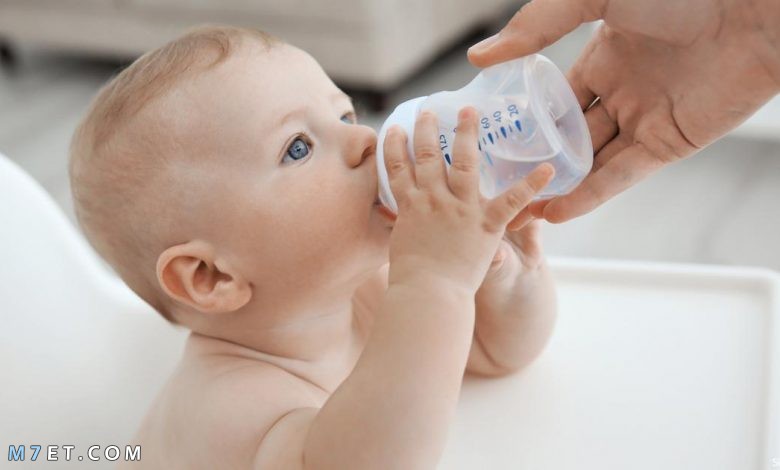 اضرار شرب الماء للطفل الرضيع قد تكون قاتلة متى يشرب الطفل الماء
