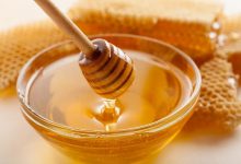 Photo of فوائد العسل للشفاه الجافة والمتشققة| 6 وصفات للتخلص من اللون الداكن