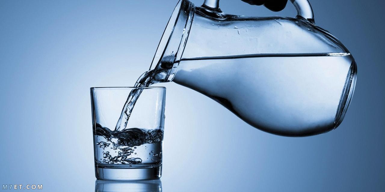 شرب الماء بكثرة يساعد البشرة على