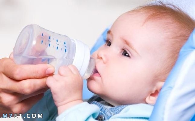 اضرار شرب الماء للطفل الرضيع