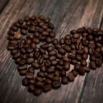 فوائد القهوة للشعر الجاف | 3 وصفات للحصول على شعر انسيابي