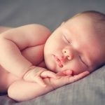 كيف اجعل طفلي ينام بشكل متواصل