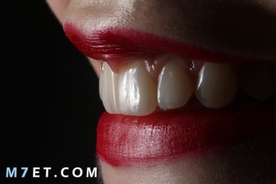 كيف نحافظ على بياض الأسنان باستخدام طرق طبيعية