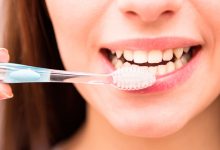 Photo of كيفية تنظيف الاسنان بالسواك وخيط الاسنان