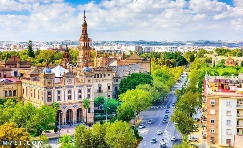 مدينة سياحية في إسبانيا