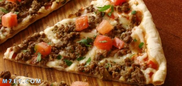 طريقة عمل البيتزا باللحمة المفرومة
