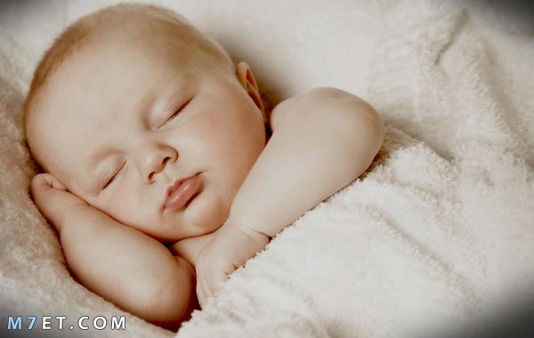 كثرة نوم الطفل الرضيع