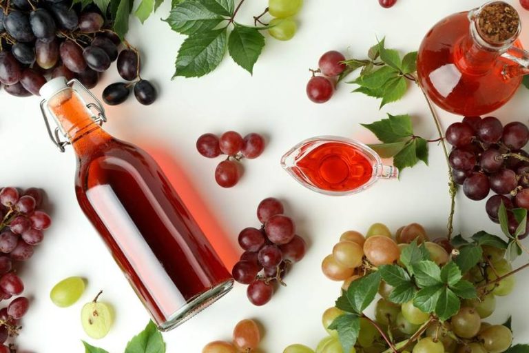 فوائد خل العنب للبشرة وأنواعه