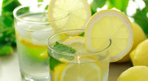 شرب الليمون مع الماء طوال اليوم