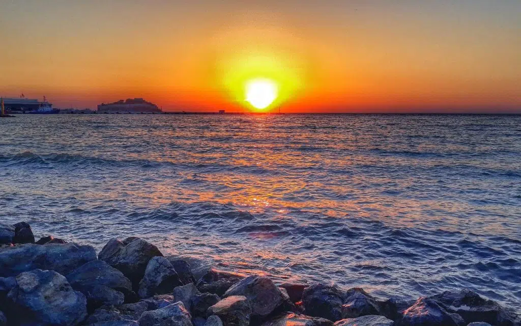 دعاء غروب الشمس 