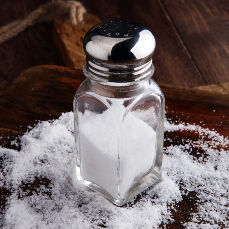فوائد رش الملح على باب المنزل صورة رقم 3
