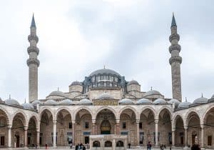 مسجد سليمان القانوني وما هو التصميم الخارجي والداخلي للمسجد