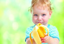 Photo of متى ياكل الرضيع الموز